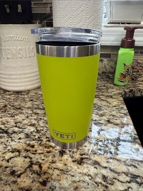 Yeti Lime Green Insulated Tumbler with Clear Lid